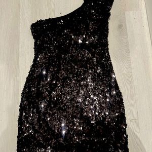 Aiden Mattox black sequin dress. Size 8 woman’s cocktail/lil black dress!